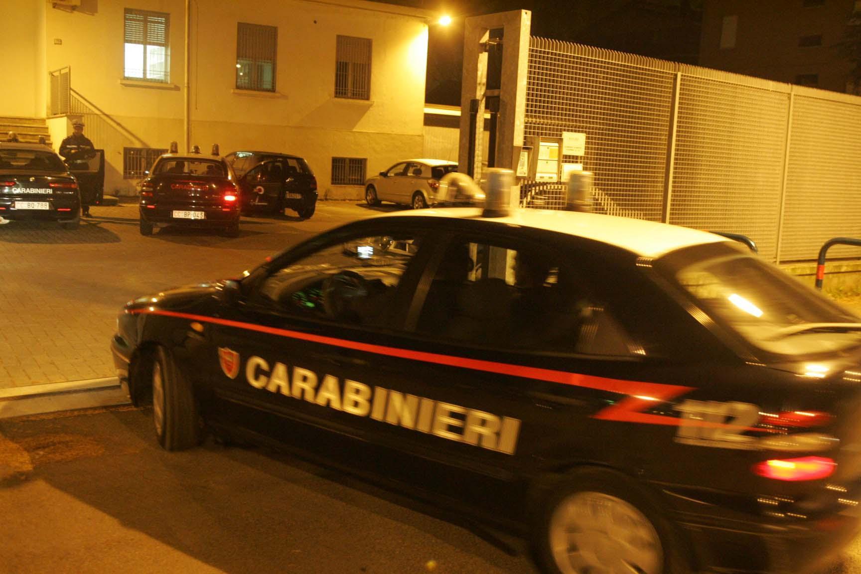 Aveva dato da rottamare la vecchia auto ma arriva il sollecito del bollo, denunciati due falsi autodemolitori