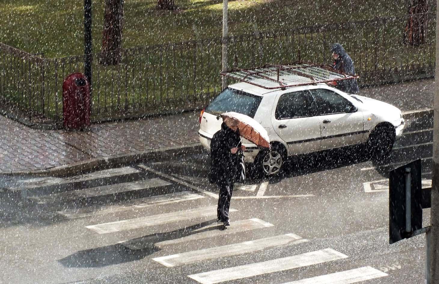 Maltempo in Toscana: codice "giallo" per ghiaccio. Rischio neve anche in pianura 
