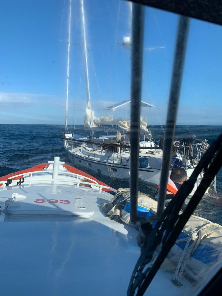 Barca affonda nel golfo di Oristano: in salvo 4 giovani danesi
