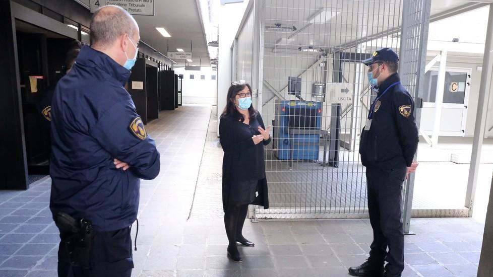 «Armi? Non solo dimenticanze Ma in tribunale si lavora sicuri»