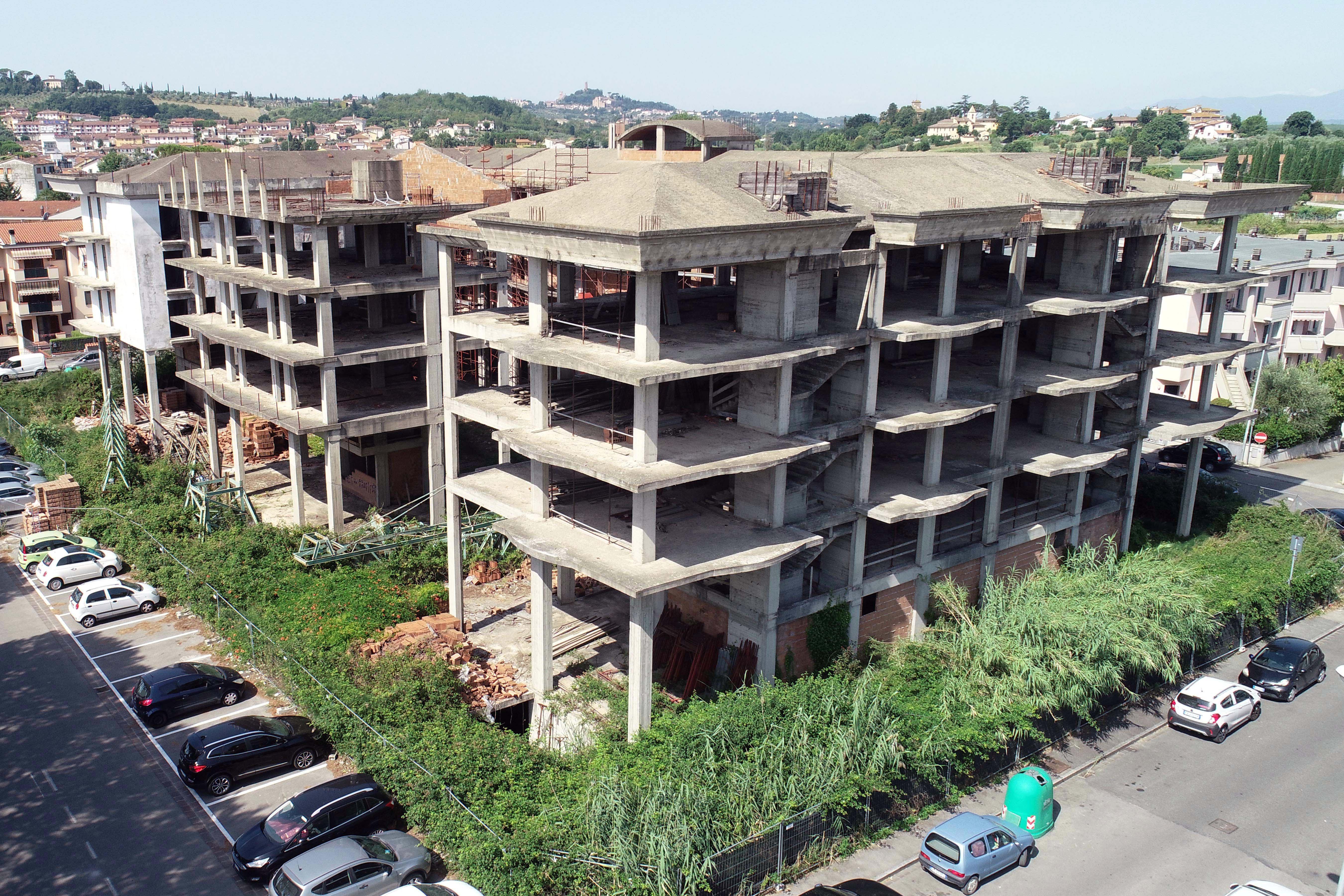 L'ecomostro di Ponte a Elsa (foto Carlo Sestini)