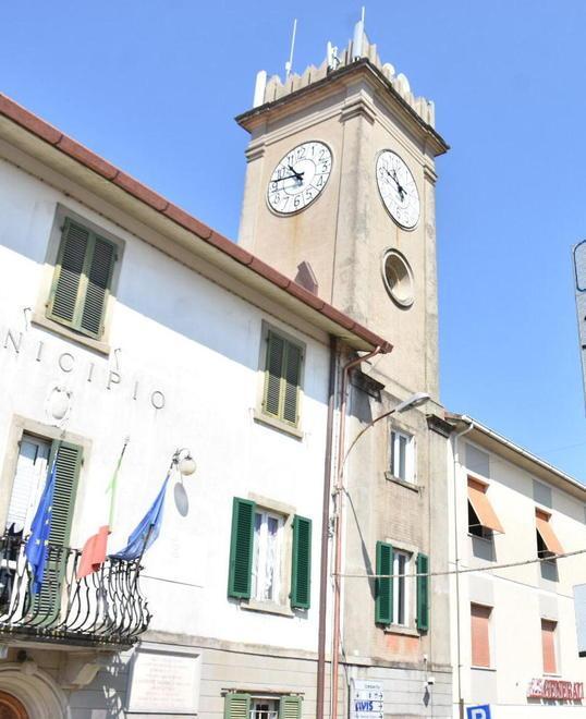 Ruba 659mila euro al Comune per pagarsi droga e azzardo 