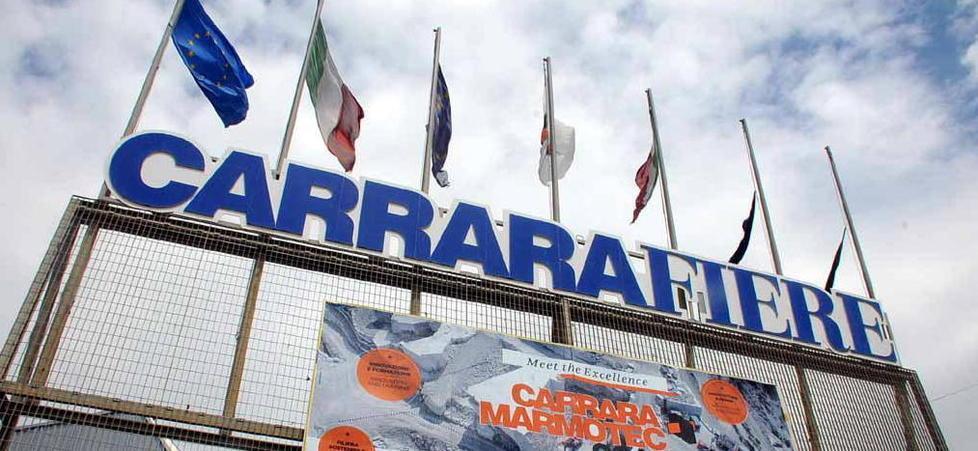 Vaccinazioni in massa al polo fieristico di Carrara 