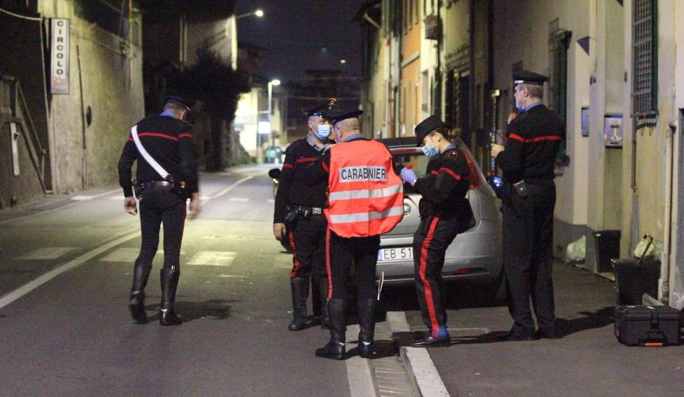 Far west aperitivo in città Assembramenti in strada e controlli a tappeto