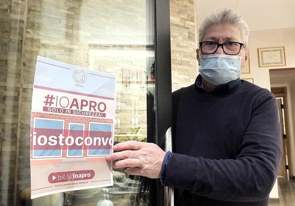 Ristoranti aperti per chiedere aiuto e c’è chi rilancia la città divisa in colori 