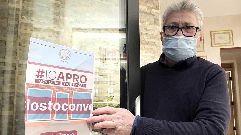 Ristoranti aperti per chiedere aiuto e c’è chi rilancia la città divisa in colori