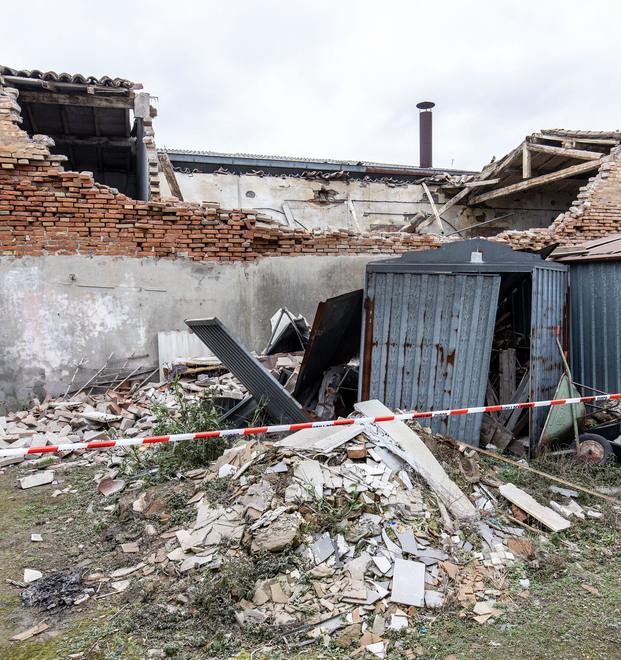 Il crollo nell’ex macello devasta un magazzino Via Govoni resta chiusa 