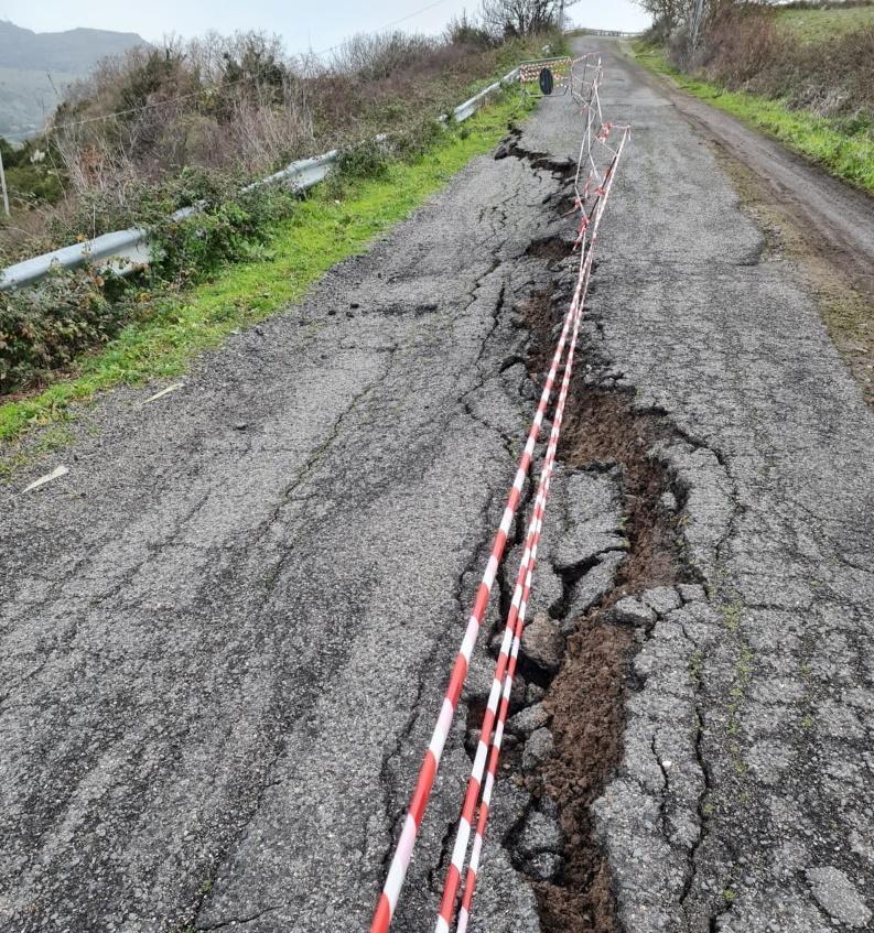 Voragine sulla Carlo Felice frane e paura a Bonorva 