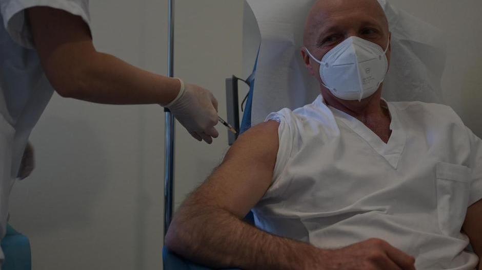 Vaccini, via ai richiami: ma saltono le prime dosi già prenotate