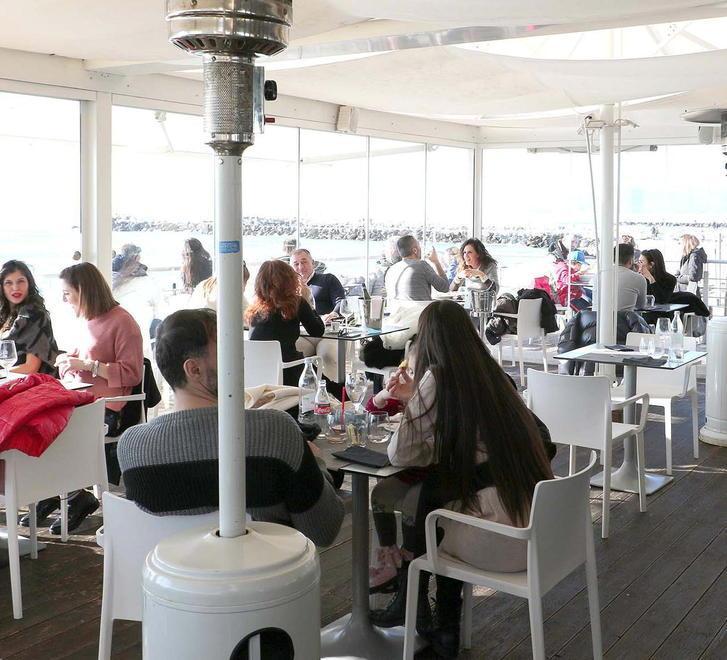 Ristoranti a Massa-Carrara: c’è chi per compensare mesi di astinenza ordina un chilo di pesce 