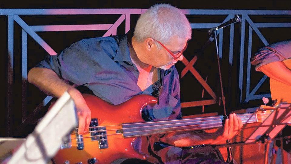 Addio al poeta del basso e maestro di vita