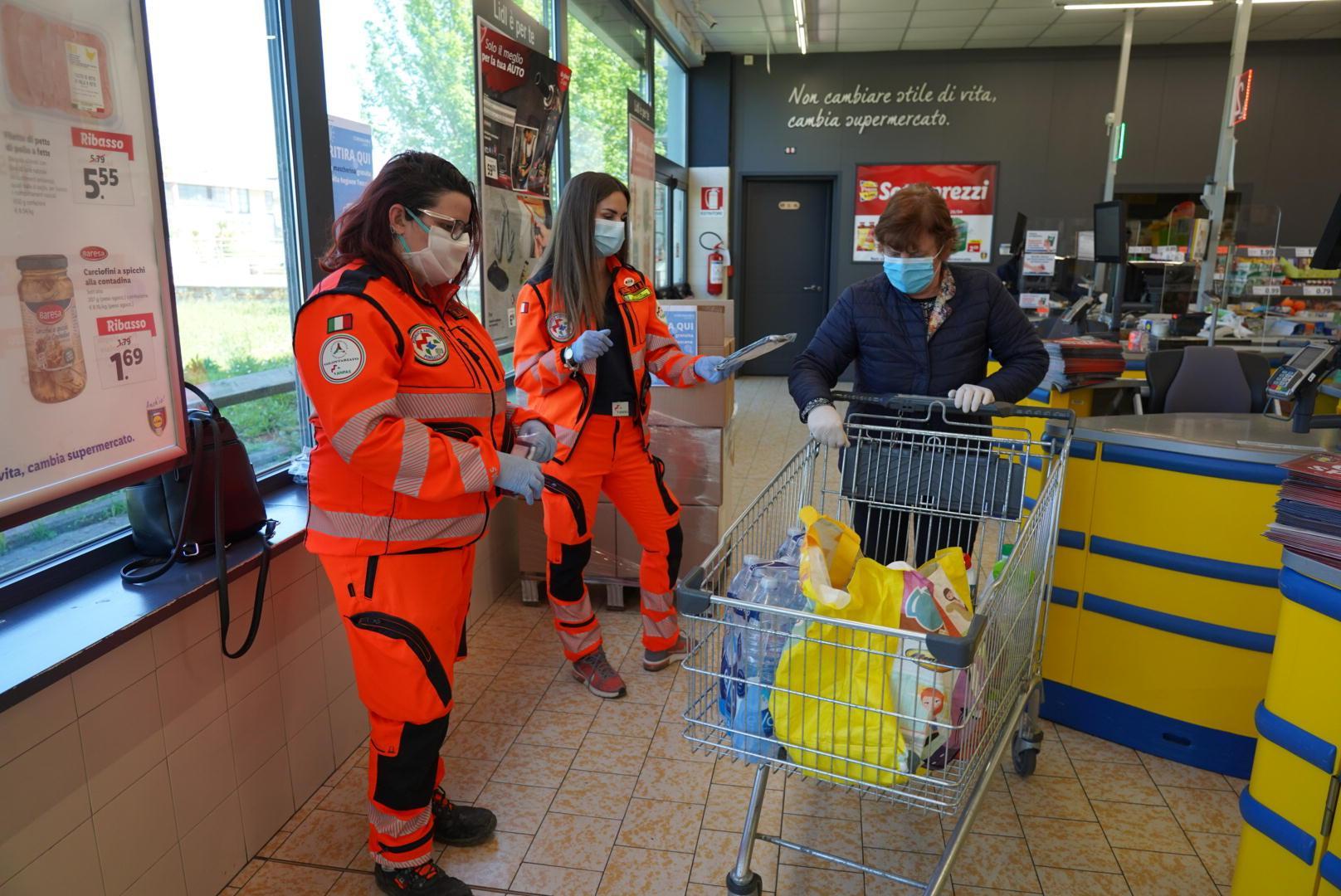 Niente spesa se in casa c’è una persona sintomatica. Spostamenti e ritrovi in famiglia: le risposte ai lettori
