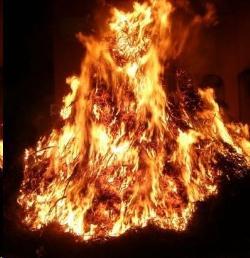 Un centenario e un 89enne accendono il falò per Sant'Antonio abate a Laconi