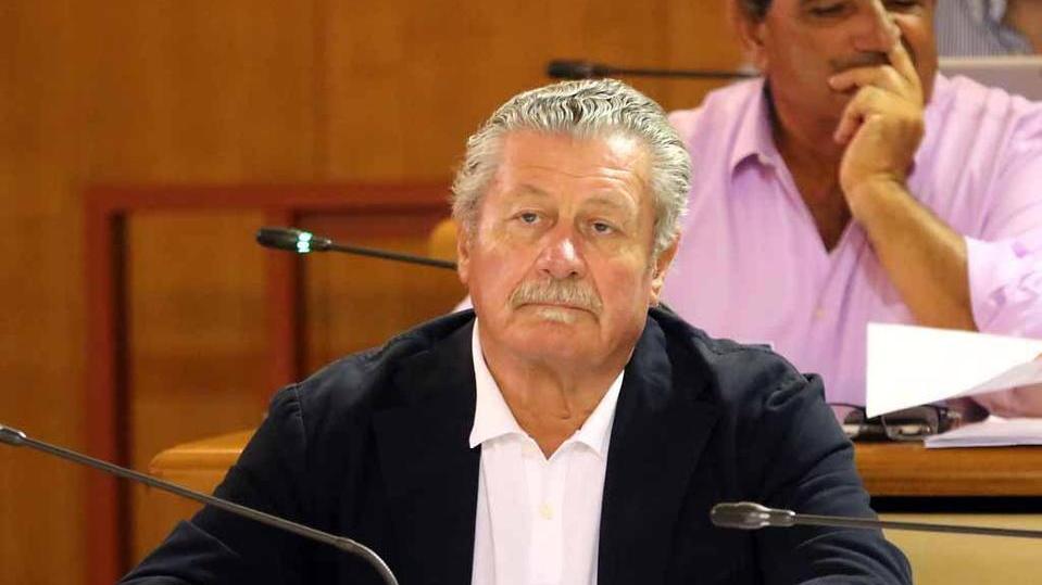 Incoronato si dimette: il “quasi Aventino” delle opposizioni a Massa