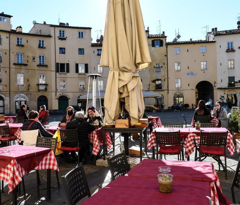 Ristoratori felici a metà «Una giornata non basta: non ci chiudete ancora» 