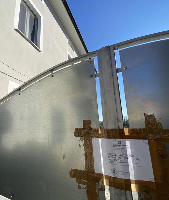 Svuotato anche un tino con 10mila litri di vino
