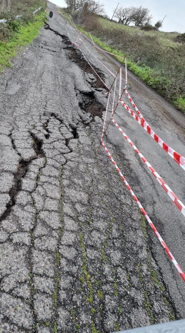 Bonorva si scopre fragile sotto il costone che cede 