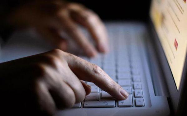 Savignano, video porno durante una conferenza sul web 