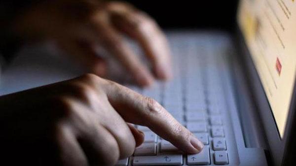 Savignano, video porno durante una conferenza sul web