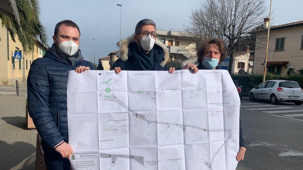 Il sindaco Puggelli con l'assessore e il progettista
