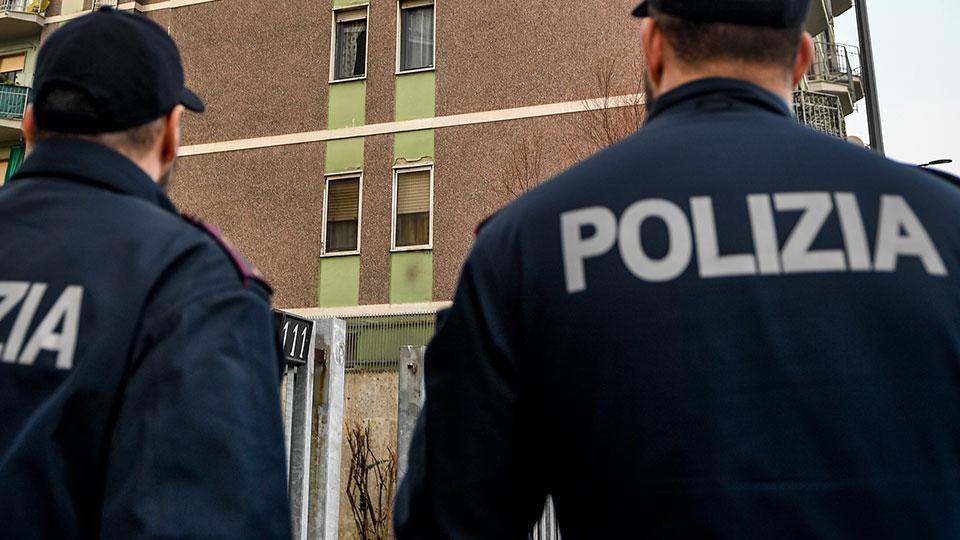 Accusato di atti sessuali con una 15enne: sospeso insegnante