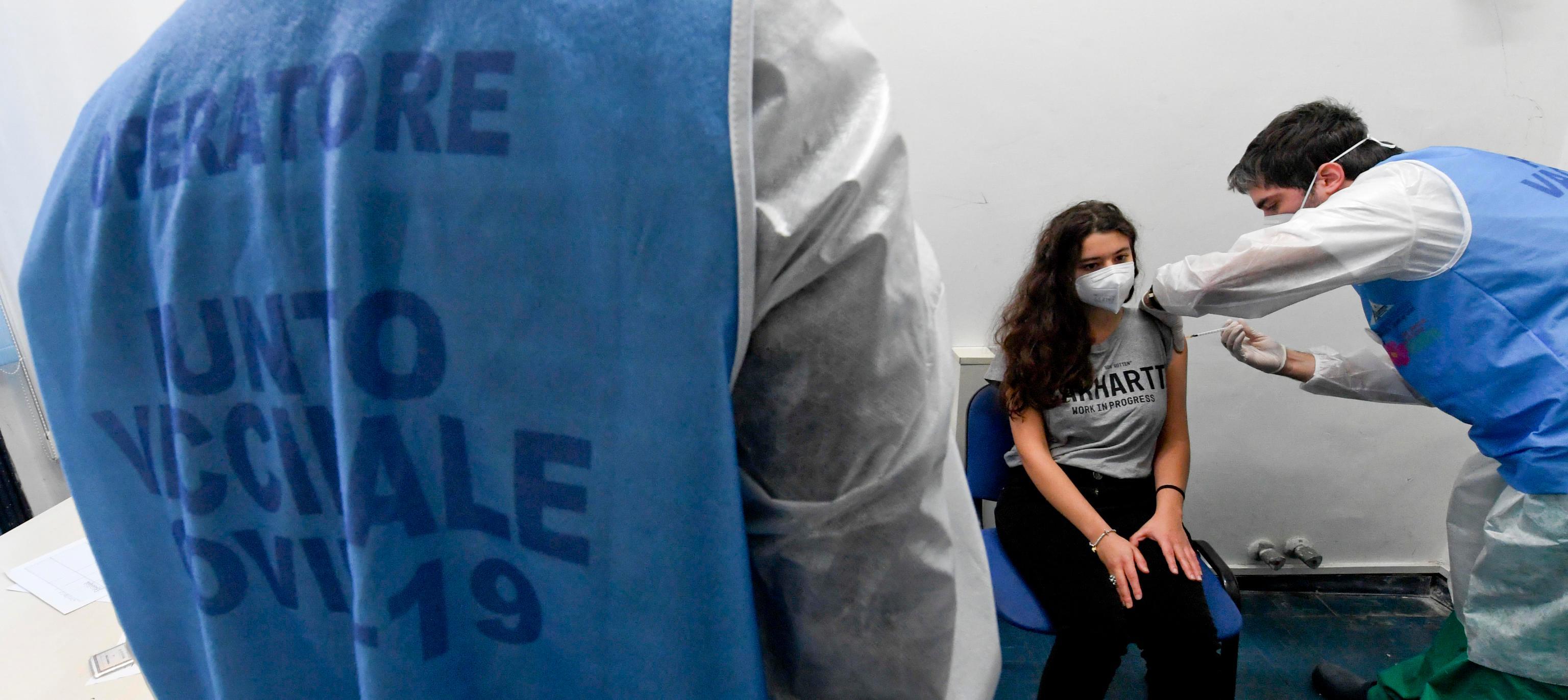 Vaccini, al via i primi richiami in ospedale a Cagliari