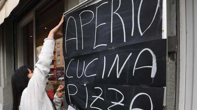 Covid: locali aperti per protesta a Milano, 200 multe
