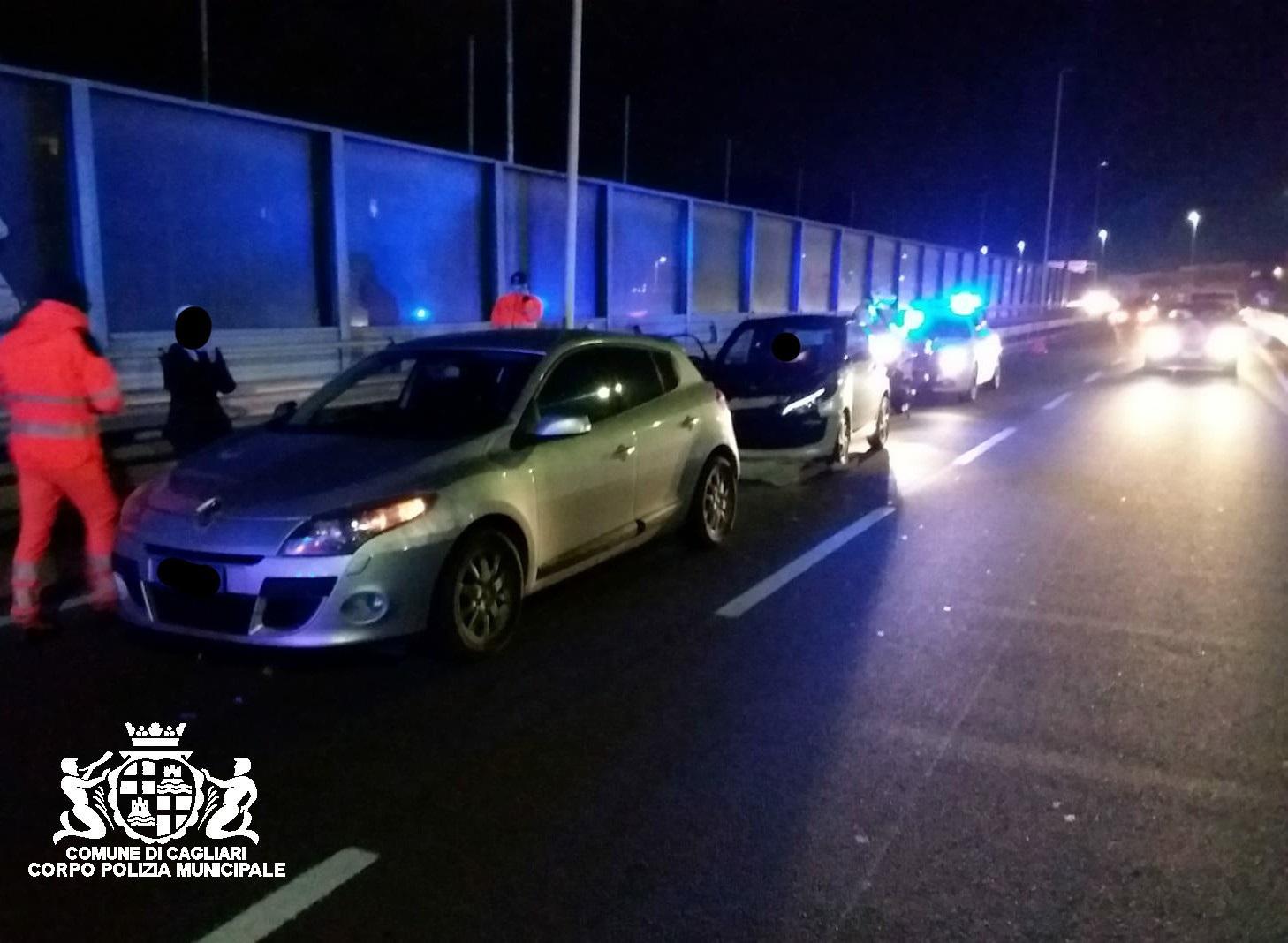 Cagliari, microcar tampona un'auto: due feriti gravi