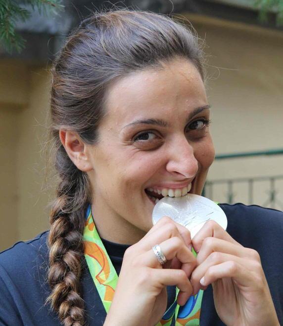 Rachele aspetta Chiara, a Tokyo ci vuole andare con lei