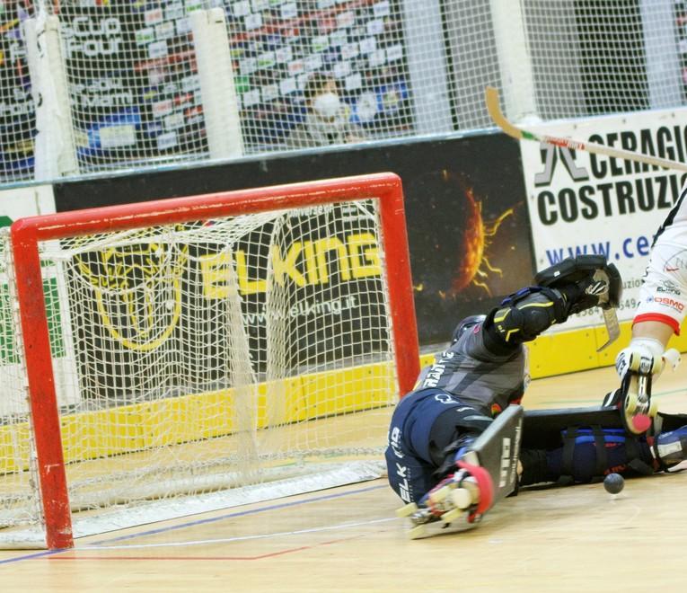 Il Forte dei Marmi cade sulla pista del Trissino i gol di Ambrosio e Motaran non bastano 