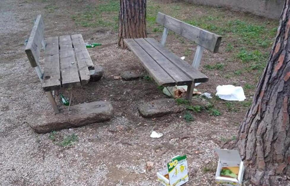 Giardini di via Buozzi, muro già in sicurezza però resta lo sporco 