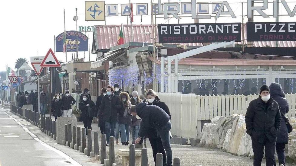 Zona gialla e un po’ di sole così i locali del litorale tornano a sorridere «Speriamo che duri»