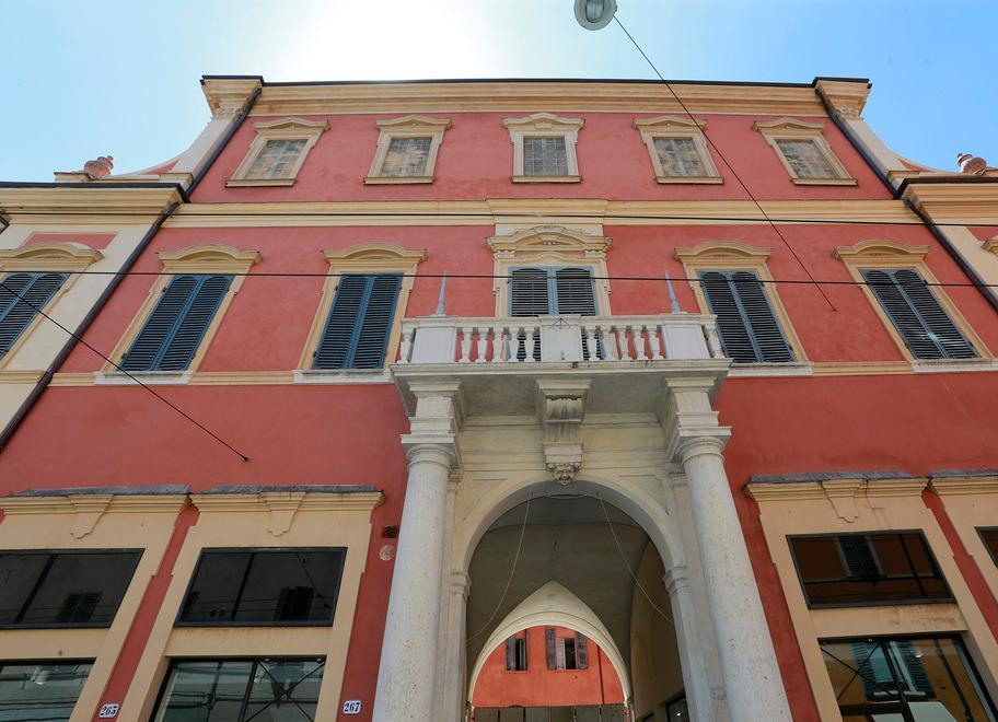 Modena Il dibattito. «Burattini a palazzo Solmi "Casa della modenesità"? Meglio una sede comunale» 