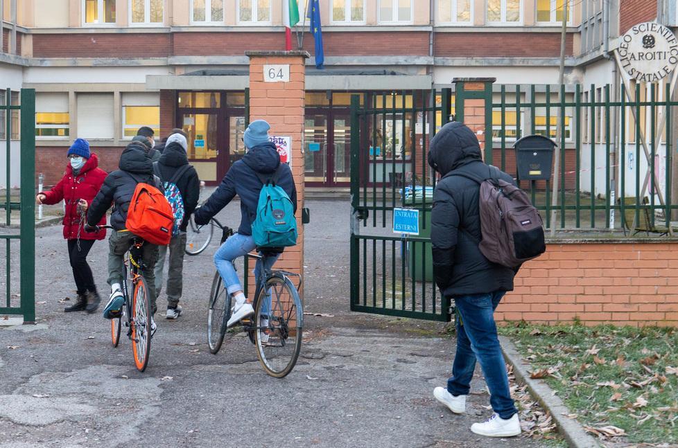 Ferrara, ritorno a scuola i ragazzi frenano: «È troppo presto e la Dad funziona» 