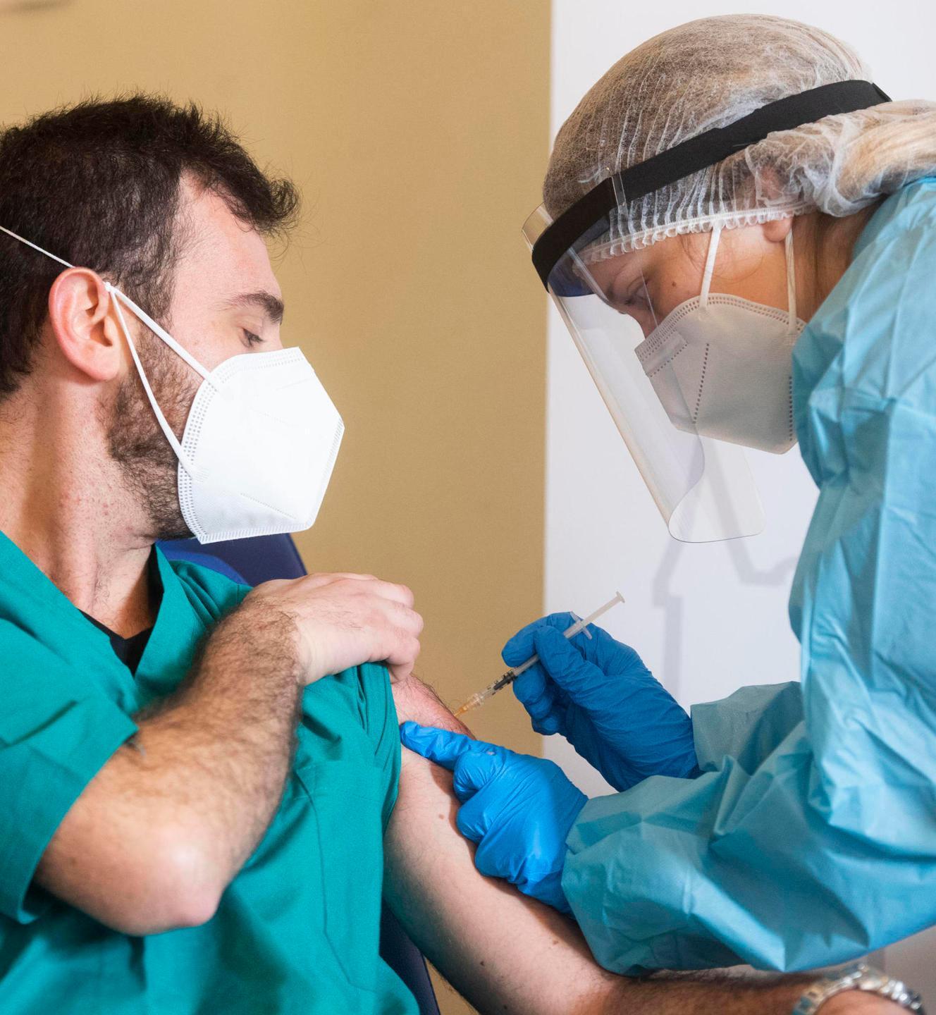 Furbetti del vaccino anche in Ogliastra? Denuncia in Procura 