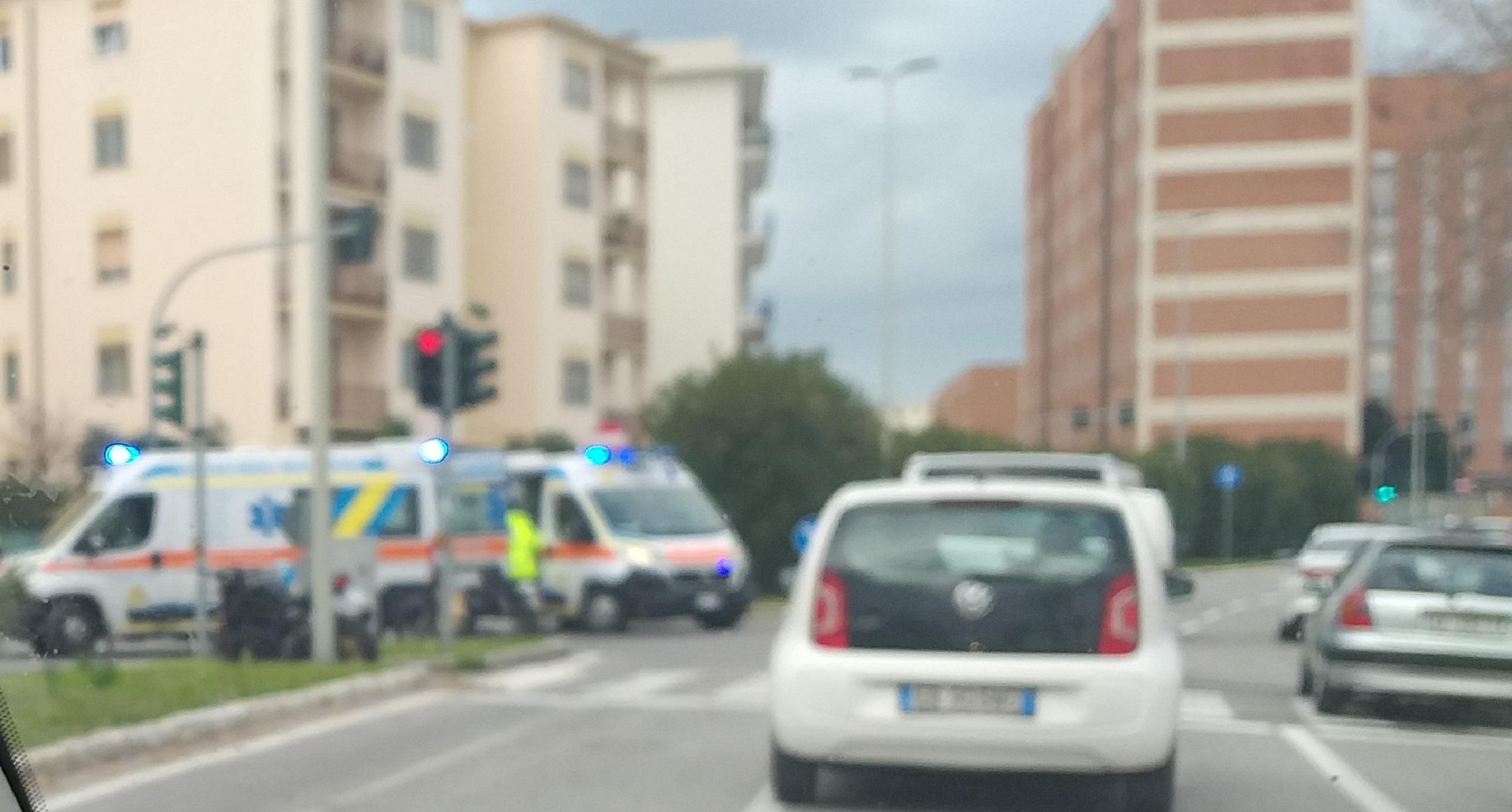 Le ambulanze all'incrocio fra viale Boccaccio e via Lopez