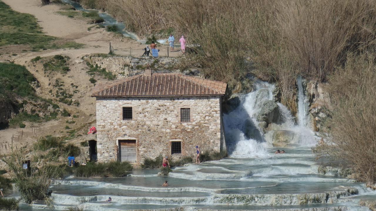 Le cascate di acqua termale a Saturnia (foto Enzo Russo)
