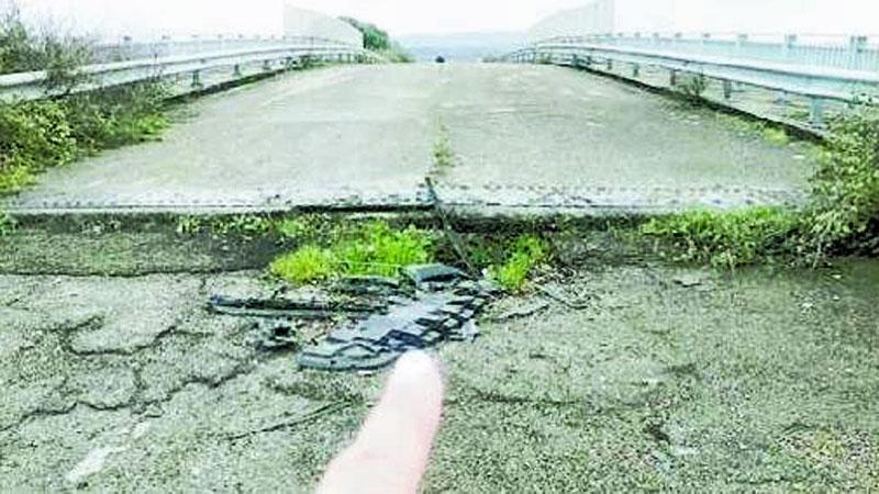 Il ponte cede da un anno ma nessuno lo ripara: sulla Fi-Pi-Li gli allarmi inascoltati dei cittadini