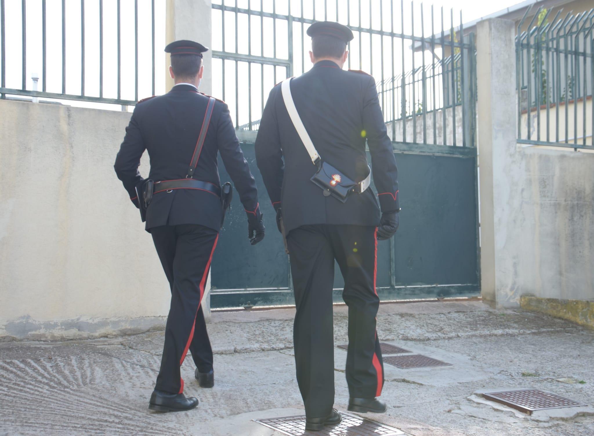 Ruba 30mila all'anziano di cui era la badante: donna di 51 anni denunciata a Carbonia