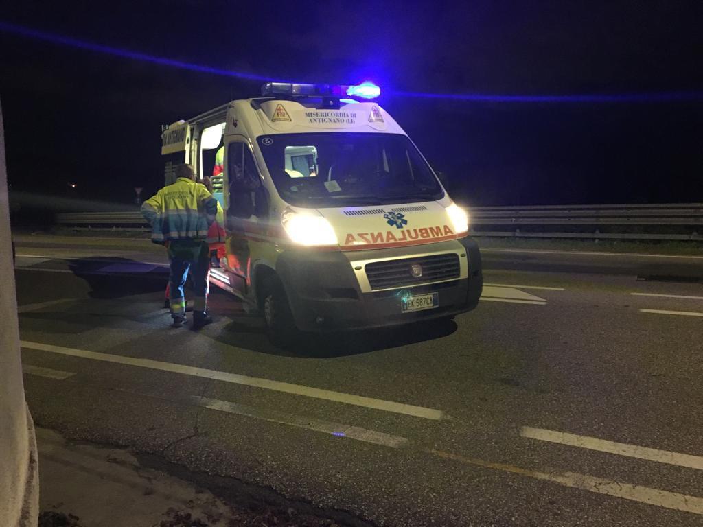 Un'ambulanza della Misericordia di Antignano (foto d'archivio)