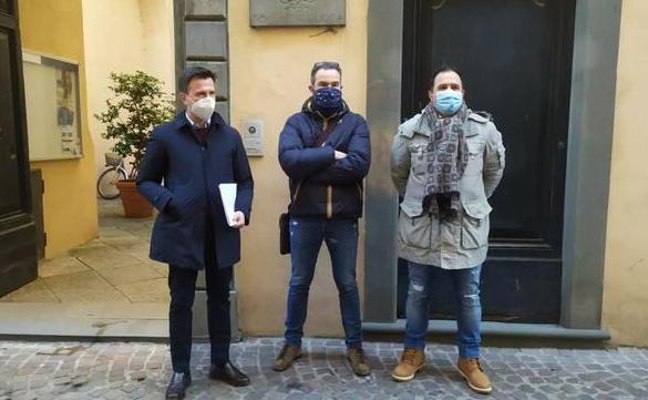 Antenna al campo Henderson Confronto con i cittadini