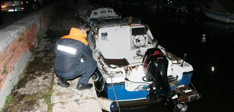 Incendio a bordo di una piccola barca: indaga la Capitaneria 