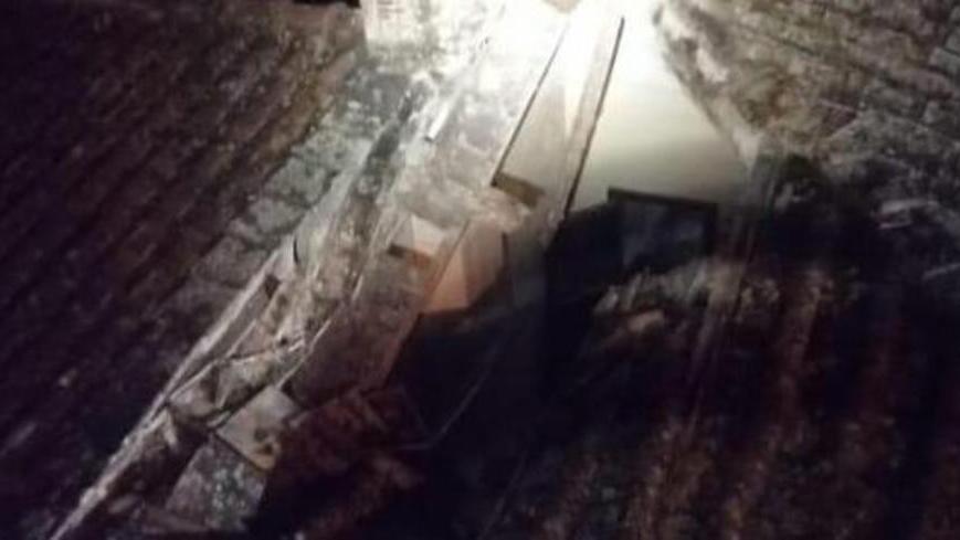 Crollo, famiglia evacuata
