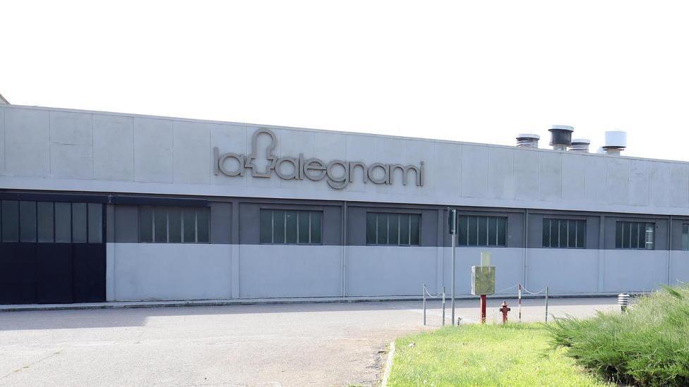 Uno spiraglio per La Falegnami c’è un’azienda pronta a rilevarla