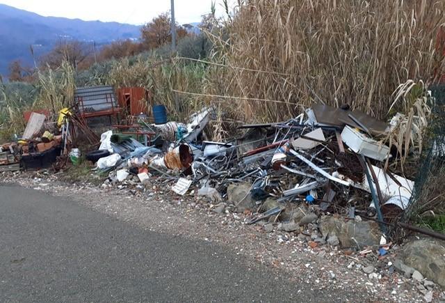 Una strada abusiva per la discarica abusiva scoperta a Sofignano