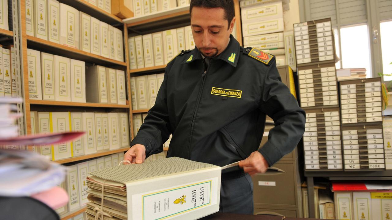 Camorra, blitz della Finanza anche in Toscana: 34 misure cautelari