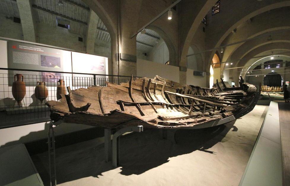 L’interno del Museo delle Navi agli Arsenali medicei