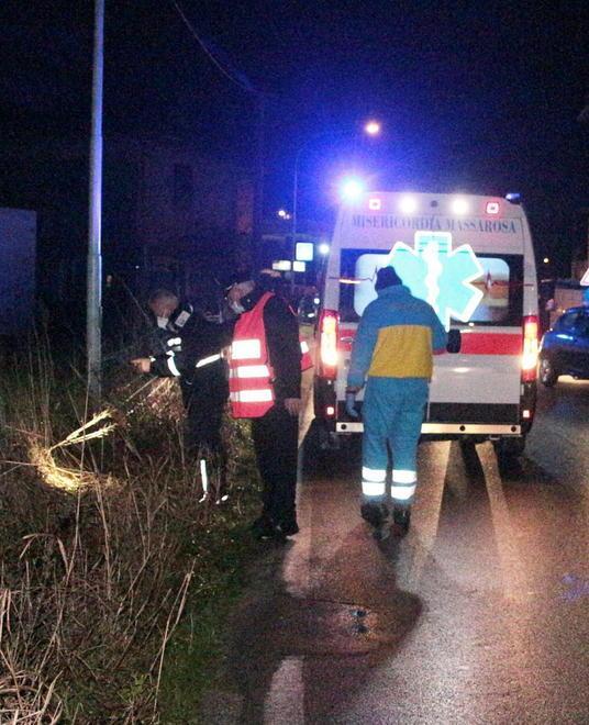 Il figlio dell'uomo travolto e ucciso sulla Sarzanese: «Con i marciapiedi mio padre sarebbe ancora vivo» 
