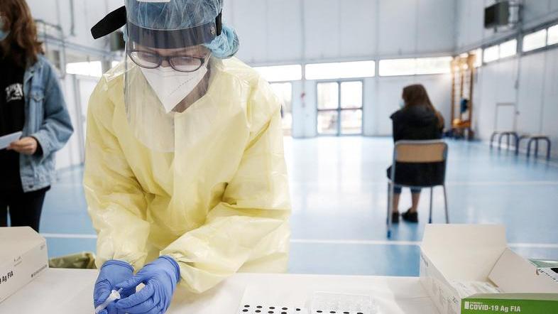 Tamponi nelle scuole anche in Lunigiana test rapidi estesi a insegnanti e Ata