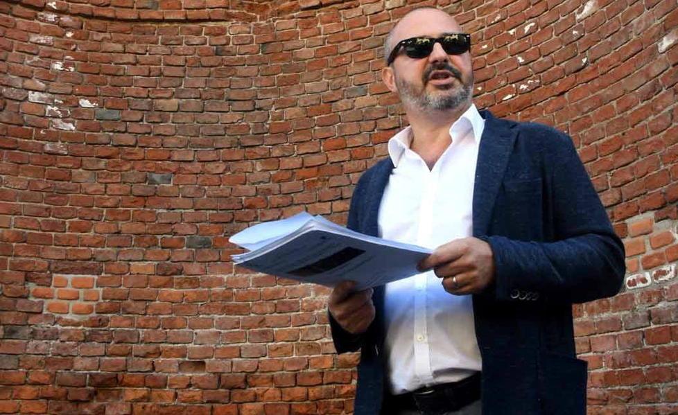 Cercasi sponsor per rifare i marciapiedi di via G. Pietro